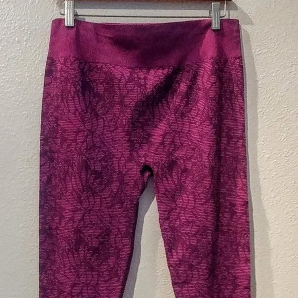 Fabletics Capri Leggings  Sz M - Picture 12 of 12